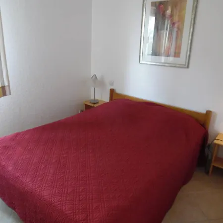 Apartment Deux-pieces Renove En Bord De Avec Parking Prive - Fr-1-750-83 *