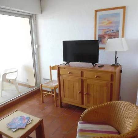Apartment Deux-pieces Renove En Bord De Avec Parking Prive - Fr-1-750-83 Canet-en-Roussillon